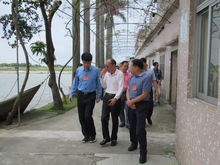 深入农产品批发市场与加工厂 市人大常委会检查组赴镇区开展生活日用品专项检查